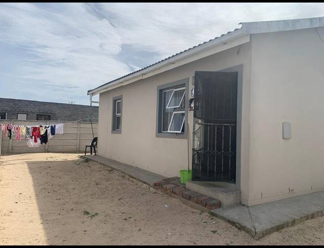 2 BEDROOM HOUSE FOR SALE IN MALIBU VILLAGE